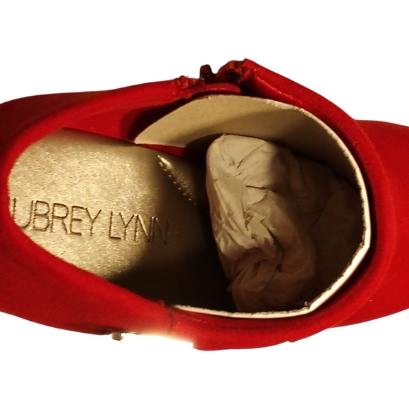 Aubrey Lynn Red Or Black Suede Booties, New In Box, 3" Block Heel, Zipper/Buckle - Picture 12 of 15